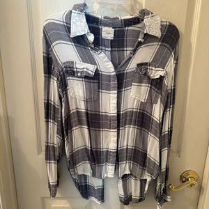 Grey flannel with pearl beading along the top. Size medium. Brand Harper.